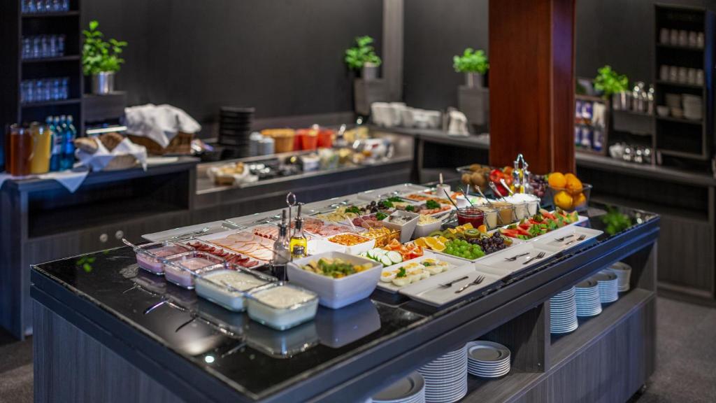 SL'otel Parforcehaus Buffet im Restaurant im Parforcehaus